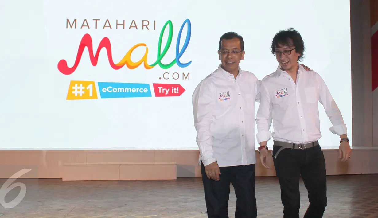 (Ki-Ka) Chairman Mataharimall.com Emirsyah Satar, dan CEO Mataharimall.com Hadi Wenas saat acara peluncuran situs e-commerce MatahariMall.com di Jakarta, Rabu (9/9/2015). (Liputan6.com/Angga Yuniar)