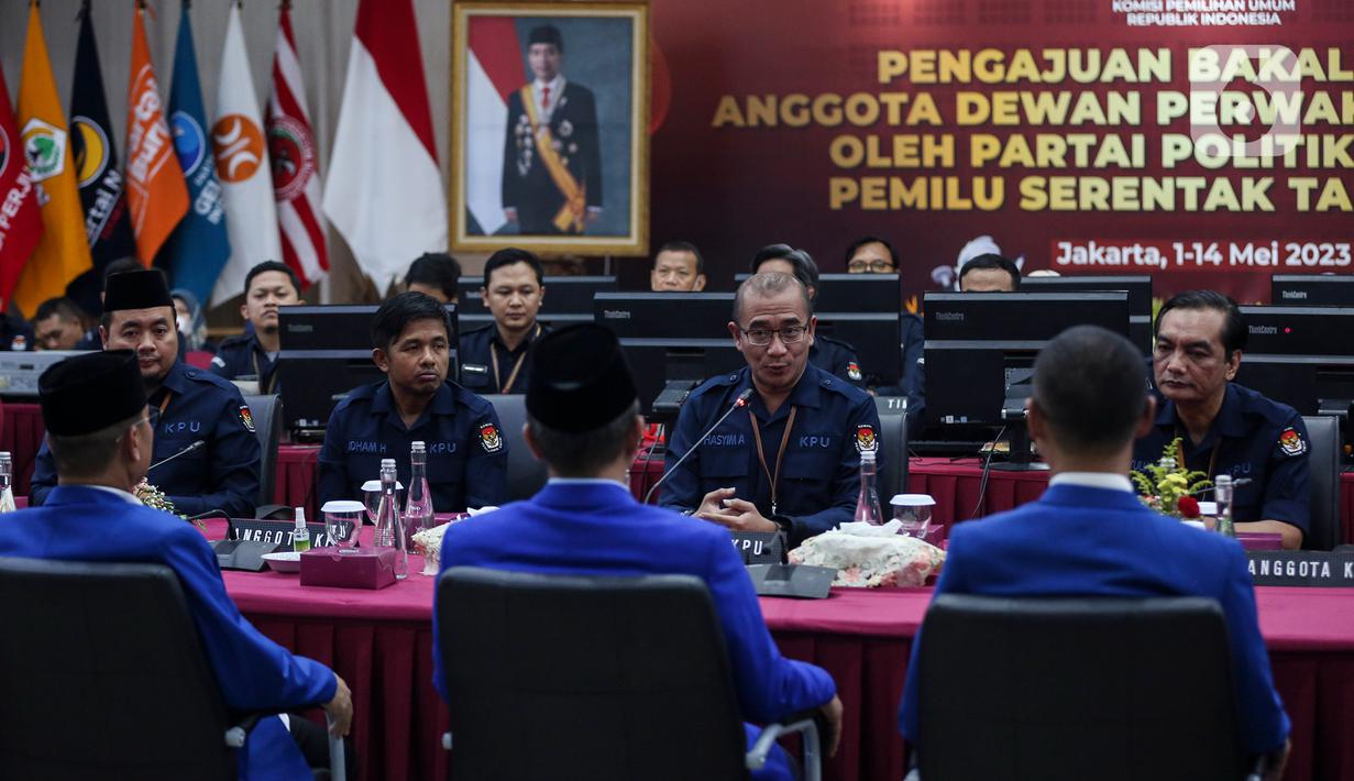 Bersama Zulkifli Hasan juga terlihat sejumlah calon legislatif (caleg) artis. Di antaranya adalah Pasha, Uya Kuya, dan Elly Sugigi. (Liputan6.com/Johan Tallo)