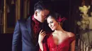 Beredar foto Agnes Monica bersama kasihnya, Wijaya Saputra tampil romantis dalam balutan busana karya Anne Avantie. Banyak yang menduga bahwa pasangan itu tengah melakukan foto prewedding. (Instagram/riomotret)