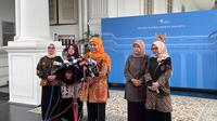 Gubernur Jawa Timur periode 2025-2029 terpilih, Khofifah Indar Parawansa usai bertemu Prabowo di Kompleks Istana Kepresidenan Jakarta, Selasa (14/1/2025). (Liputan6.com/Lizsa Egeham).