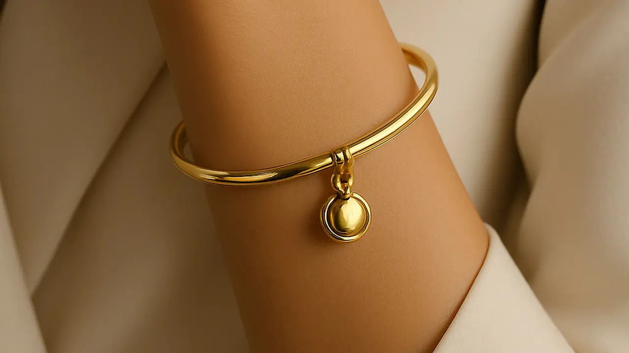 Inspirasi Model Gelang Oval Emas Biar Tangan Tampak Lebih Panjang