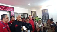 Calon Presiden Ganjar Pranowo di Sekolah Partai PDIP, Lenteng Agung, Jakarta Selatan, Sabtu (28/10/2023). (Merdeka.com)