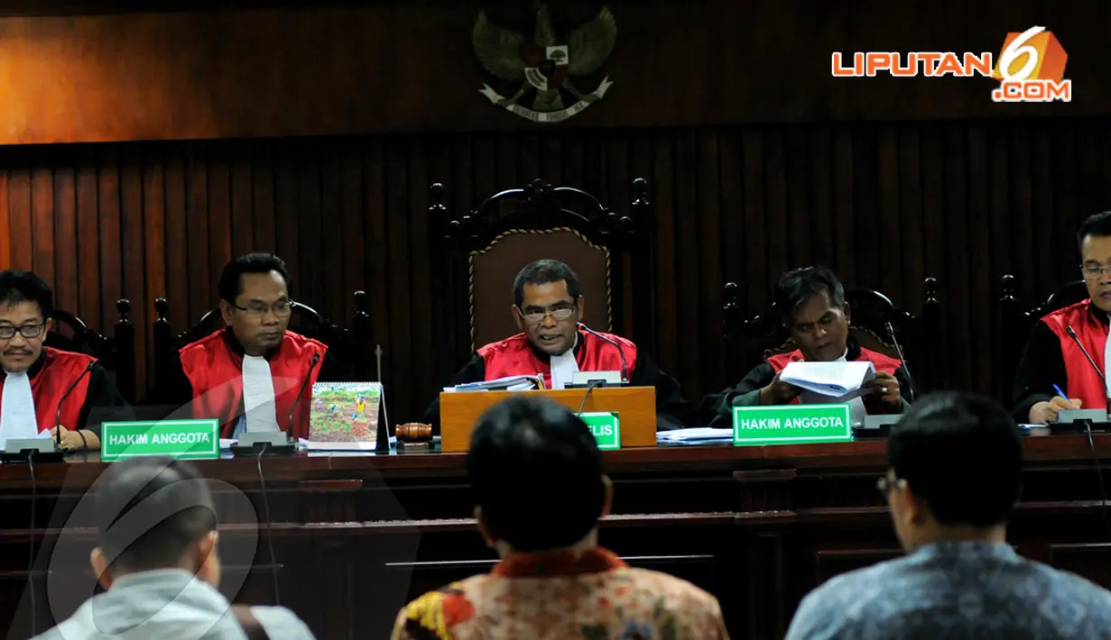 Dalam sidang tersebut, Saksi Susi Tur Andayani mengatakan bahwa ia mendapat SMS dari Akil Mochtar permintaan uang sebesar 3 M di Pengadilan Tipikor Jakarta, Kamis (10/4/2014) (Liputan6.com/Faisal R Syam).