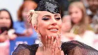 Lady Gaga bermain di film A Star Is Born bersama Bradley Cooper.  (AP Photo/Nathan Denette)