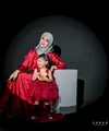 Moana tampil menggemaskan dengan tutu dress merah yang dipadukan ballerina shoes. [@@askar_photography]