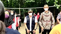 Wakil Menteri Kesehatan Dante Saksono (tengah) senam bersama masyarakat Kampung Germas, Desa Pranggong, Boyolali, Jawa Tengah. (10/12/2021).