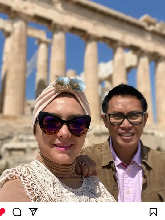 Selama ini, keluarga Eko Patrio jauh dari gosip miring. Keduanya membina rumah tangga harmonis dan jauh dari gosip. [Instagram/ekopatriosuper]