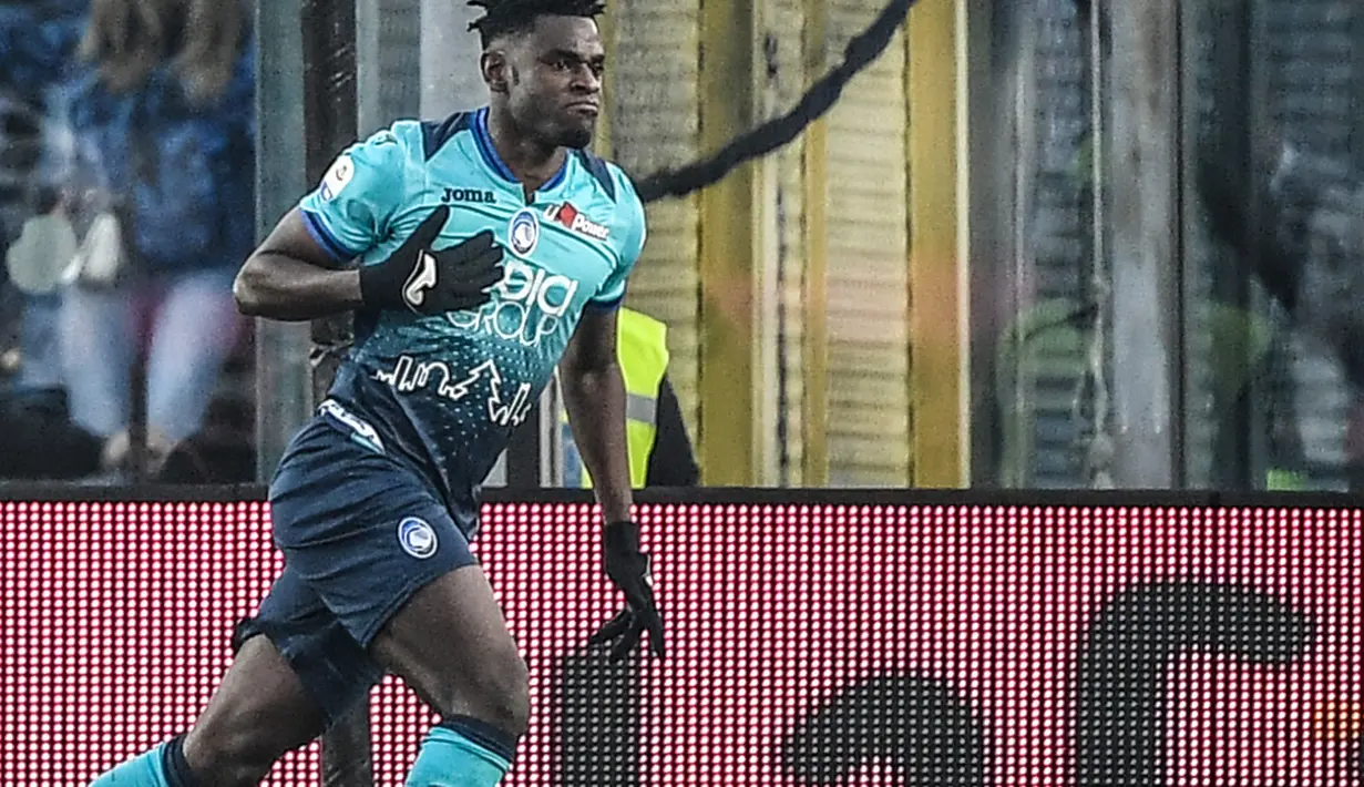 3. Duvan Zapata (Atalanta) - 14 gol dan 3 assist (AFP/Marco Bertorello)