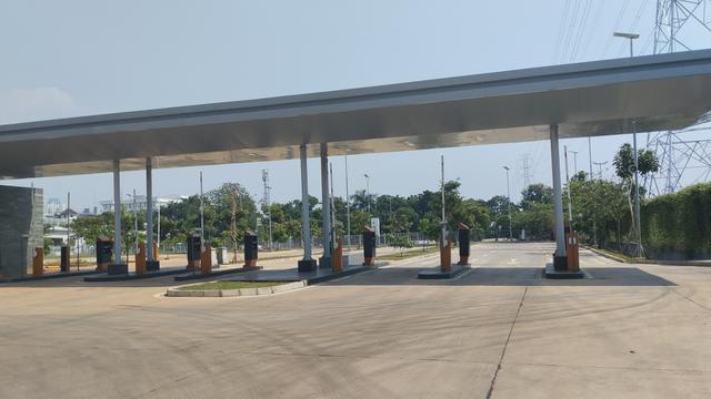 Penampakan Pintu Tiket untuk Akses Masuk Bus di Jakarta International Stadium (JIS).