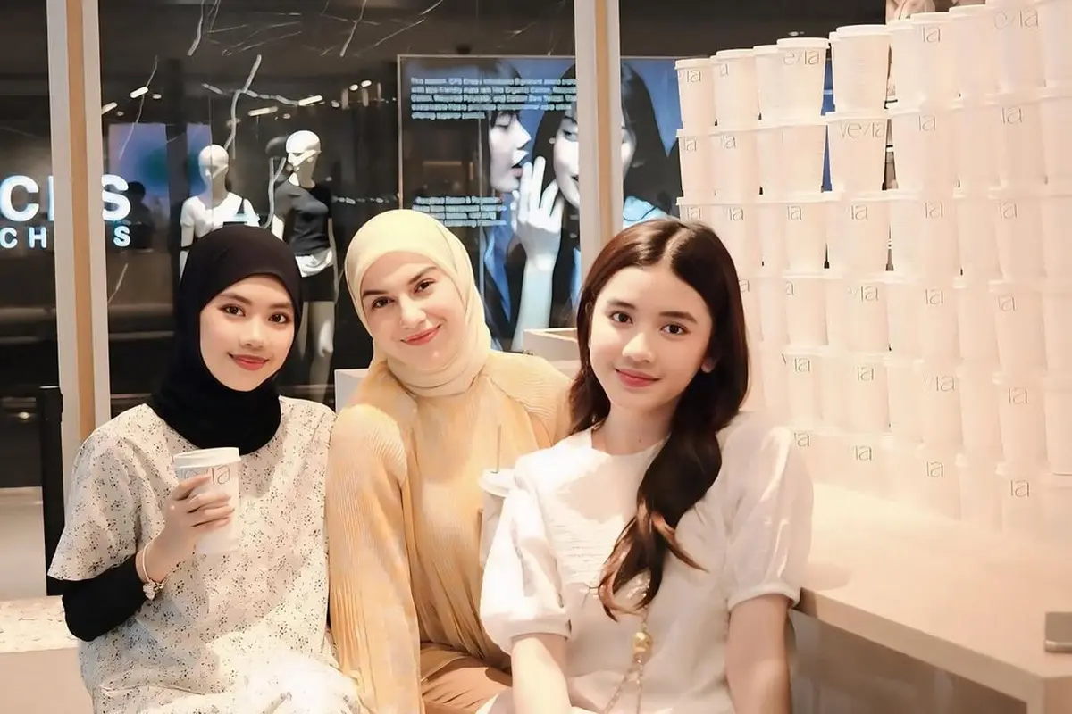 Gaya Stylish Irish Bella Saat Liburan Perdana Bareng Anak Sambung di Thailand