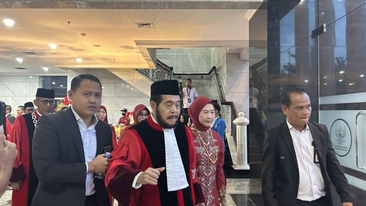 Detik-Detik Anwar Usman ‘Tumbang’ Usai Kirab Purnabakti di Gedung MK
