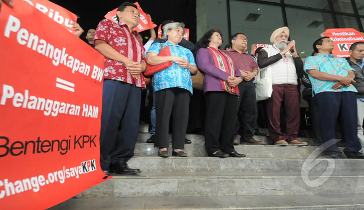 Para tokoh lintas agama juga mengajak rakyat Indonesia untuk mendoakan para pejuang yang sudah tiada, Jakarta, Jumat (6/2/2015). (Liputan6.com/Herman Zakharia) 
