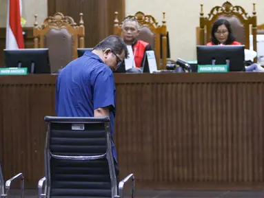 Terdakwa kasus dugaan korupsi jual beli gas antara PT PGN dengan PT IAE, Hendi Prio Santoso usai menjalani sidang pembacaan putusan di Pengadilan Tipikor, Jakarta, Kamis (20/8/2026). (KLY/ Arie Basuki)