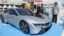 Tampilan mobil listrik BMW i8 Wallbox Plus saat akan test drive di IIMS 2018, Jakarta, Jumat (20/4). BMW Indonesia kembali menunjukkan konsistensinya terhadap perkembangan mobil listrik. (Merdeka.com/Dwi Narwoko)