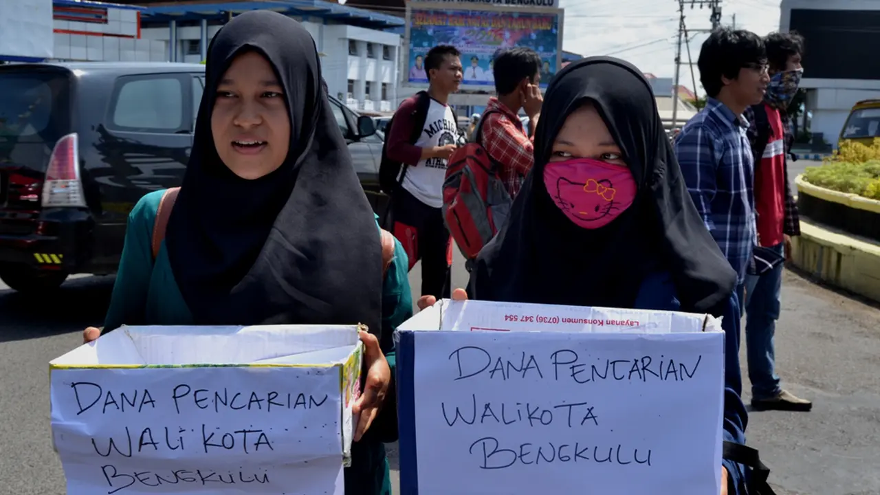 Kejar Wali Kota, Mahasiswa Bengkulu Galang Dana Masyarakat 
