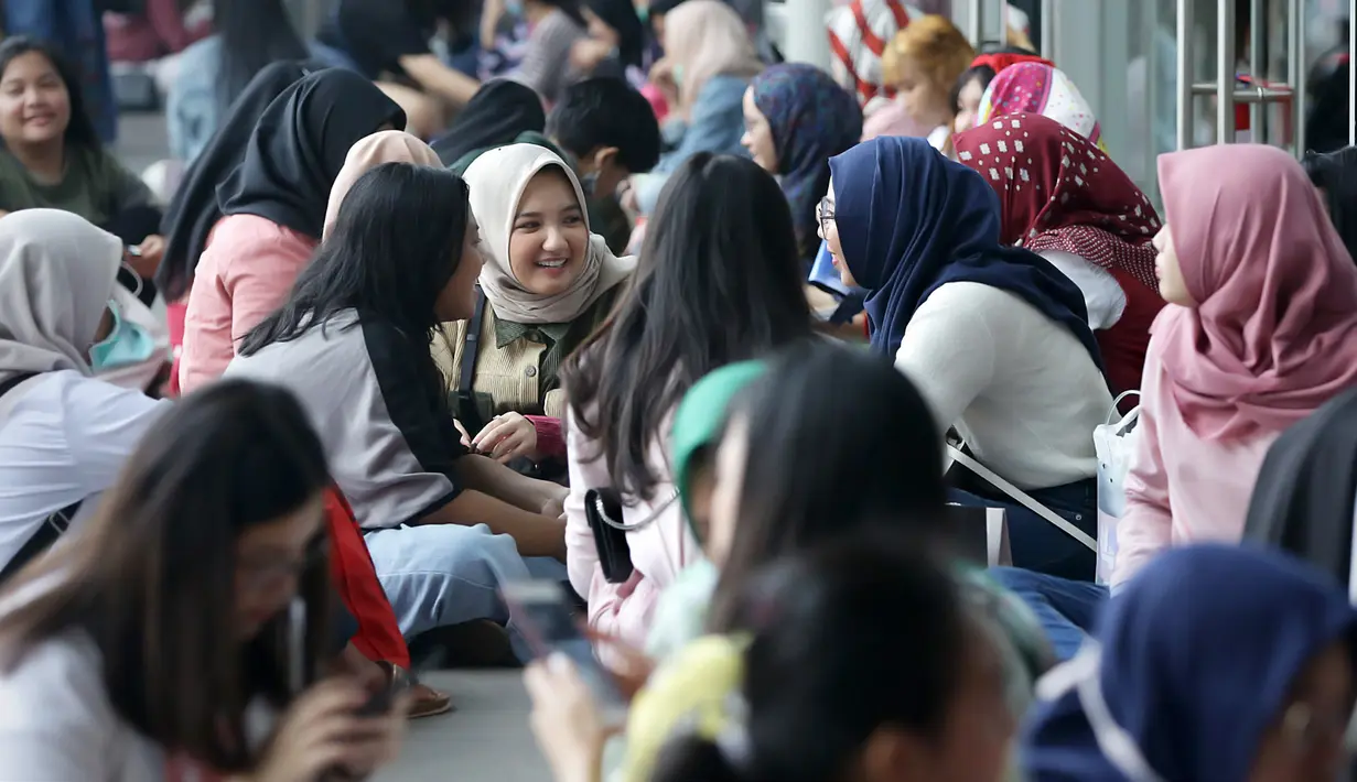 Penggemar Park Jihoon jelanng Konser digelar di ICE BSD Hall 5, Tangerang, Sabtu (15/2/2020). (Bambang E Ros/Fimela.com)