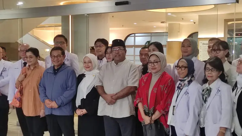 Pramono Anung-Rano Karno selesai menjalani tes kesehatan di RSUD Tarakan Jakarta, Jumat (30/8/2024).