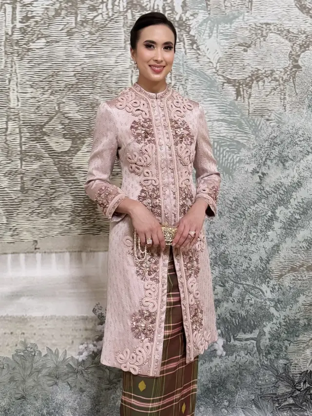 Annisa Pohan dan Menteri Pariwisata Widiyanti Wardhana saat Kondangan.