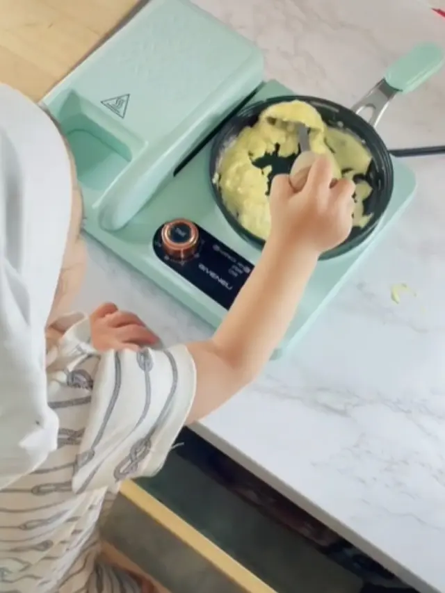 Anak Memasak