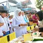 Bupati Banyuwangi Ipuk Fiestiandani kembali memfasilitasi pelaksanaan pasar takjil Ramadan, yang tahun ini dikemas dalam "Festival Ngerandu Buko".