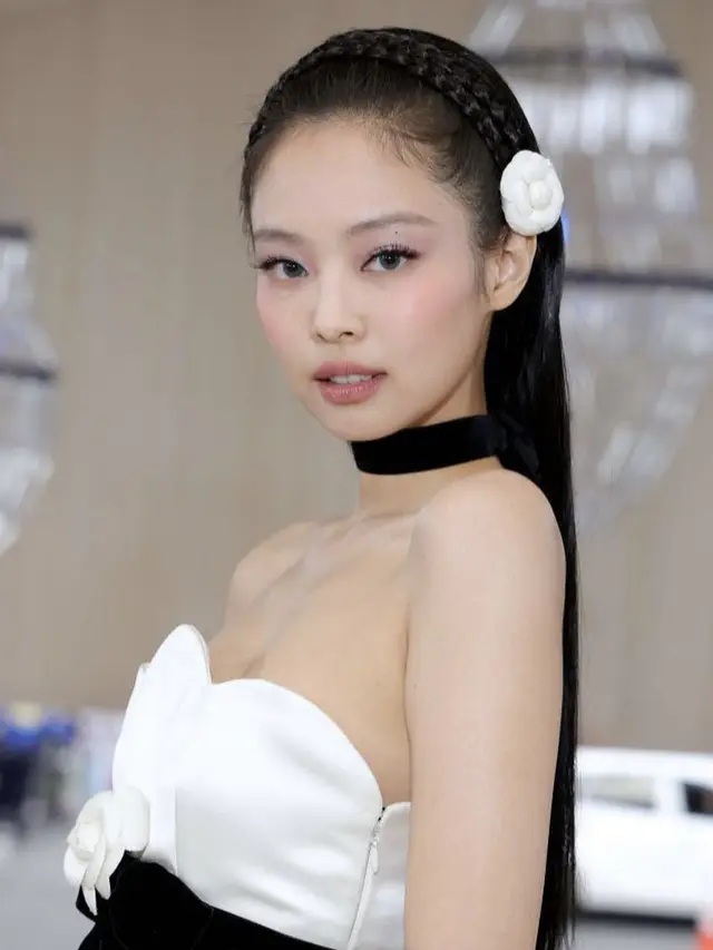 Pesona Jennie Blackpink untuk Pertama Kalinya Hadir di Met Gala, @vogue