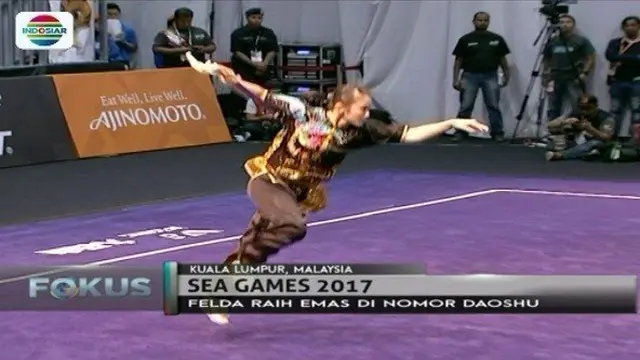 Atlet wushu putri dulang medali emas di Sea Games 2017, dengan keterampilan bermain golok yang memukau.