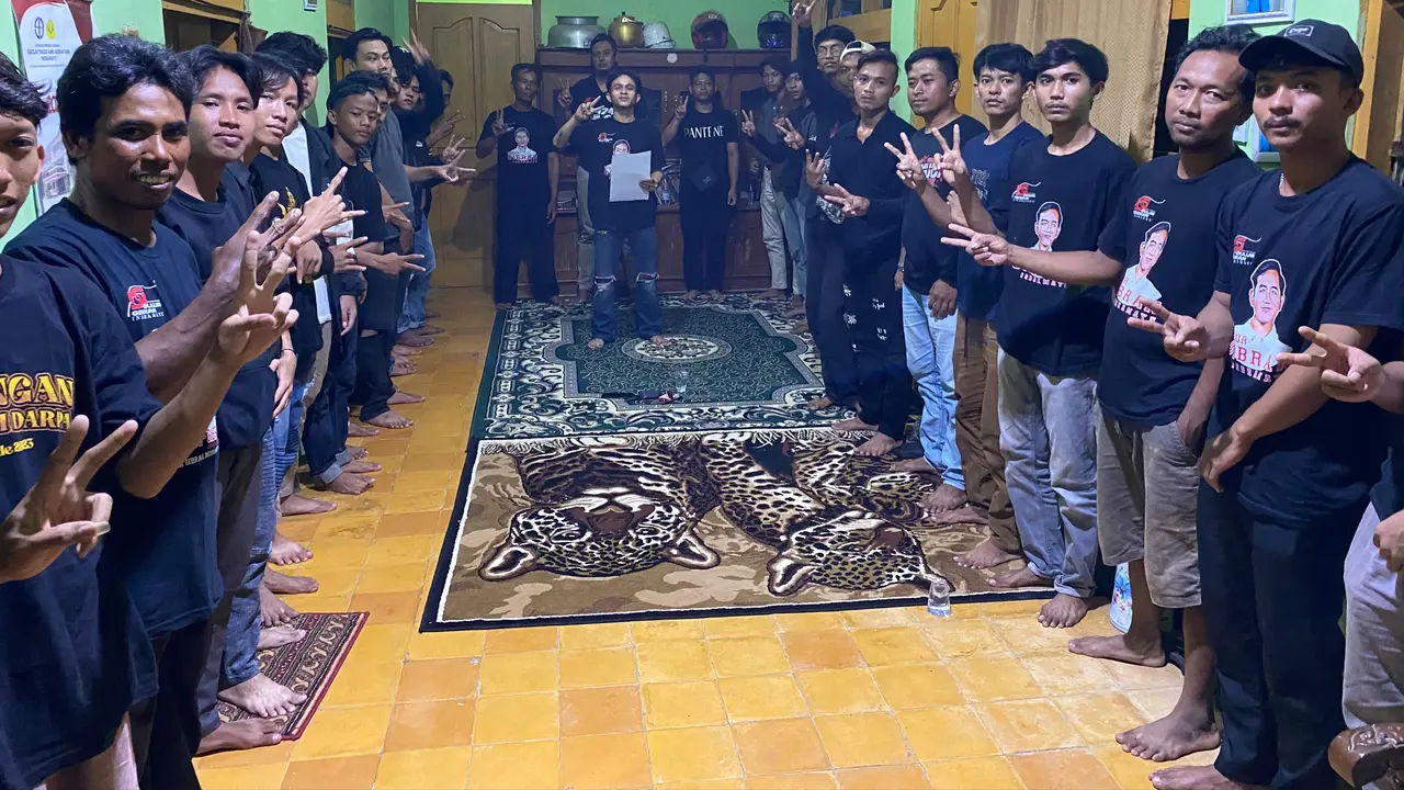 Doa dan Sujud Syukur Relawan Gibran di Daerah, Respons Kemenangan Quick Count Pemilu 2024