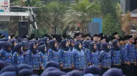 Ribuan PPPK, nampak ceria setelah mendapatkan surat keputusan pengangkatan mereka sebagai Aparatur Sipil Negara (ASN) di lingkungan Pemda Garut, Jawa Barat. Kapan daerah lain menyusul ? (Liputan6.com/Jayadi Supriadin)
