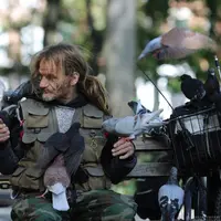 Nggak hanya bisa 'nyanyi' lho, burung juga bisa melakukan berbagai hal yang sangat unik dan menarik.