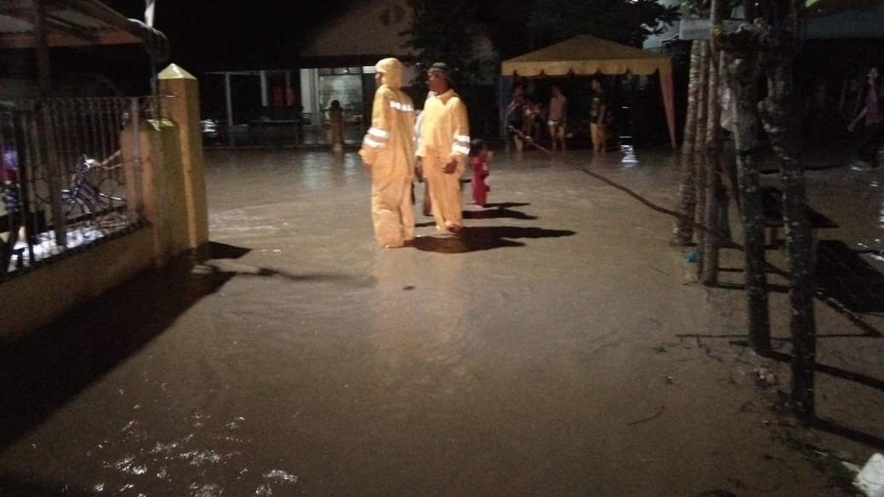 Banjir merendam 2.000 rumah dan berdampak pada 2.000 KK di Kabupaten Pidie Jaya, Provinsi Aceh, Selasa (28/4/2020) pukul 20.00 WIB.