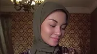 Penampilan Ariel Tatum saat berjilbab (Instagram/@arieltatum)