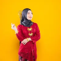 ilustrasi kebaya merah/AZFAR ARTS/shutterstock.com