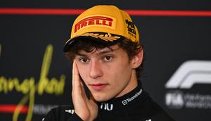 Kimi Antonelli masih 19 tahun tapi sudah memenangkan balapan F1. (Jade GAO / AFP)