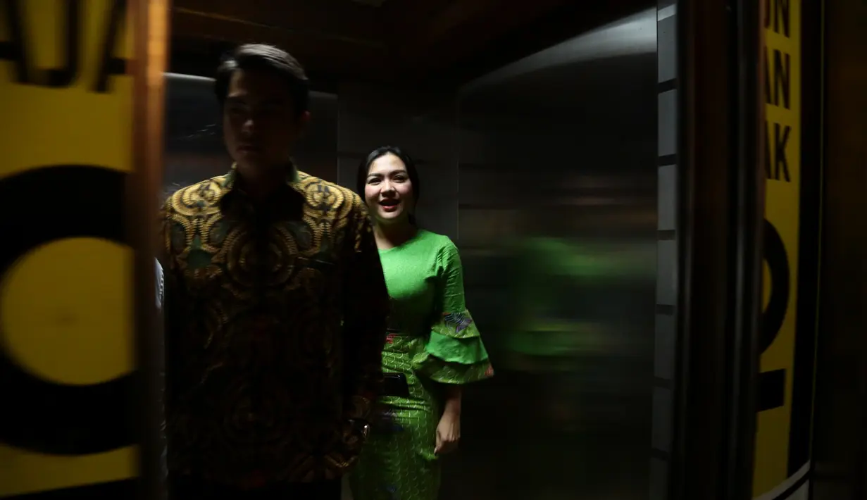 Beberapa selebriti yang pernah menggunakan First Travel akan dimintai keterangan. Sebelumnya Syahrini pada 27 September, dimintai keterangan dan mendapat 18 pertanyaan. Saat itu, Syahrini mengaku mendapat diskon dari First Travel.(Nurwahyunan/Bintang.com)