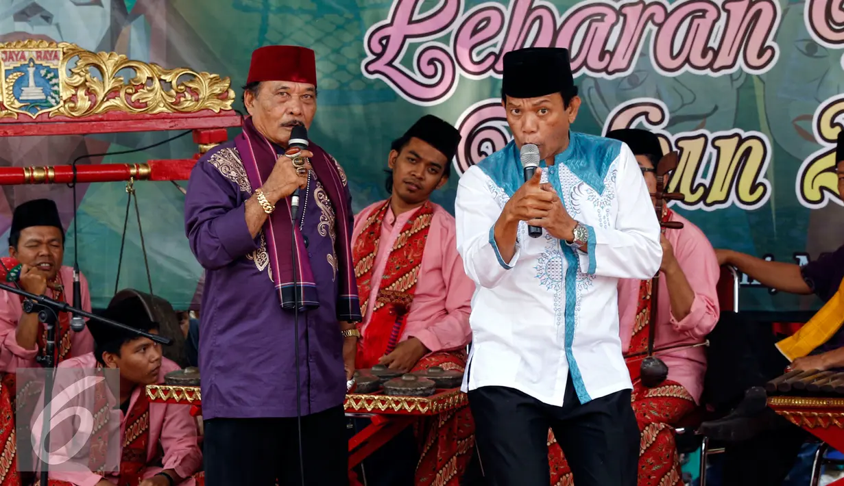 Seniman Betawi, H. Bolot ikut memeriahkan acara Lebaran Betawi yang digelar di Lapangan Banteng, Jakarta pada Minggu (23/8/2015). (Liputan6.com/Yoppy Renato)