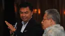 Pendiri Foreign Policy Community of Indonesia, Dr. Dino Patti Djalal (kiri) memberikan pernyataan saat diskusi "Assessing President Joko Widodo's Visits to Japan and China" yang dihelat di SCTV Tower, Jakarta, (1/4/2015). (Liputan6.com/Helmi Fithriansyah)