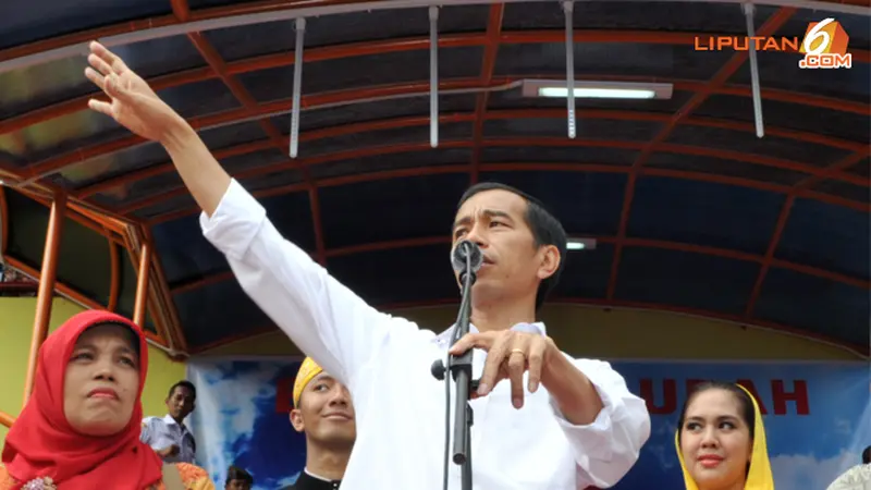 jokowi-tanah-abang-nunjukt-130909b.jpg