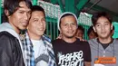 Citizen6, Bandung: Ariel Peterpan merilis lagu singlenya dihadapan puluhan wartawan di Rutan Kebon Waru, Kota Bandung, Senin (18/4). Single lagu tersebut bertajuk Dara. (Pengirim: Aries Rachmandy)