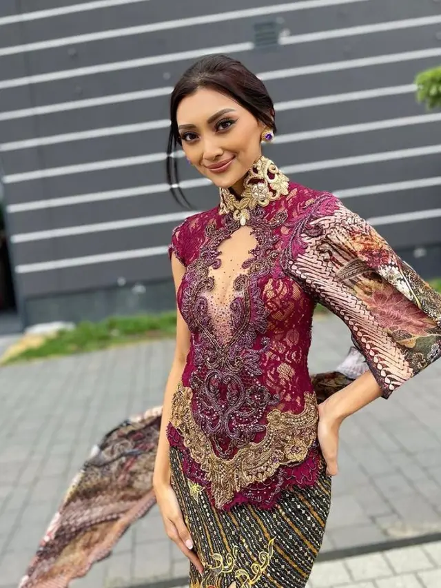 Raih Top 15 Miss Elegance, 8 Ini Potret Menawan Adinda Cresheilla Berbalut Kebaya Intan Avantie di Miss Supranational 2022