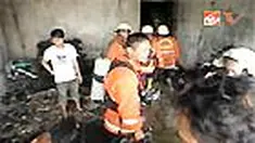 Seorang balita tewas dalam kebakaran yang melanda sebuah ruko di Tanjung Duren, Jakarta Barat. Korban gagal dievakuasi karena asap dan api keburu membesar. 