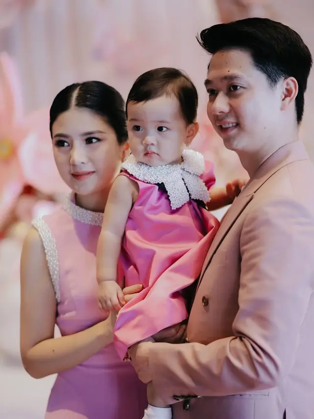 6 Potret Pesta Ultah Pertama Putri Valencia Tanoe dan Kevin Sanjaya, Serba Pink