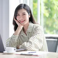 ilustrasi perempuan bekerja/TimeImage Production/Shutterstock