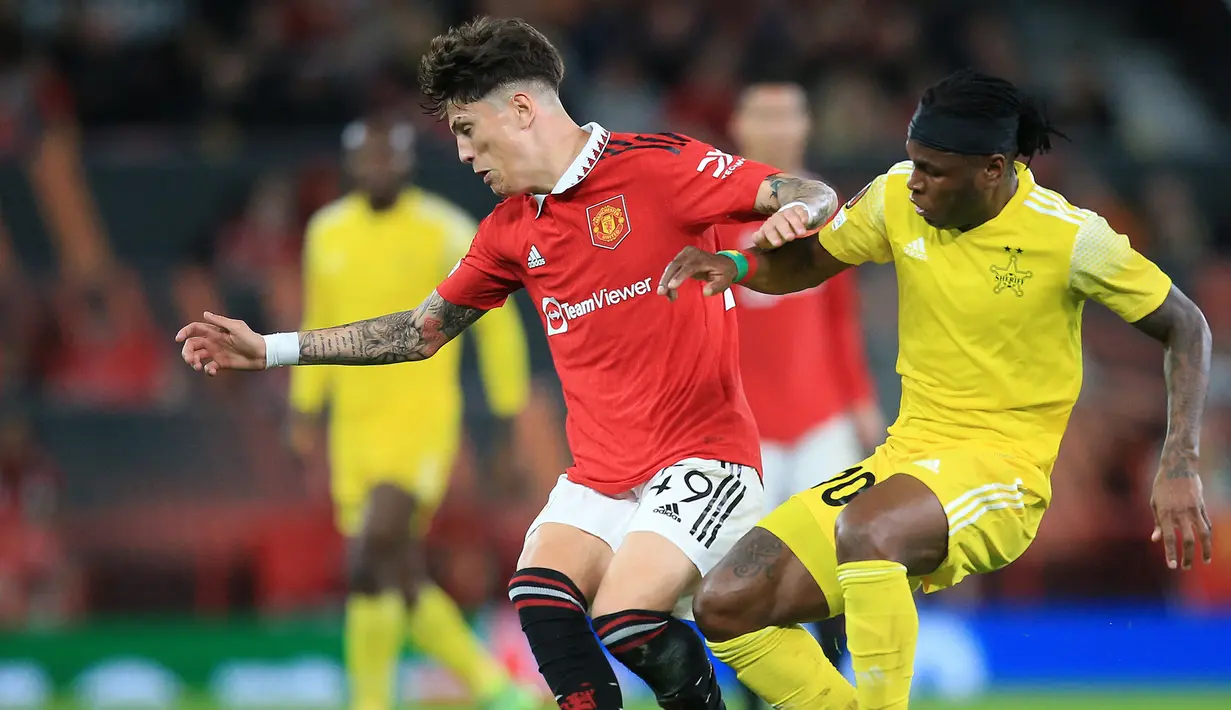 Laga melawan Sheriff Tiraspol sebenarnya bukanlah laga debutnya bersama tim senior Manchester United. (AFP/Lindsey Parnaby)