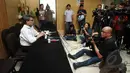 Plt Wakil Ketua KPK, Johan Budi memberikan penjelasan saat jumpa pers di gedung KPK, Jakarta, Rabu (8/4/2015). KPK akan memanggil SDA kembali pasca ditolaknya tuntutan Praperadilan di PN Jaksel (Liputan6.com/Helmi Afandi)