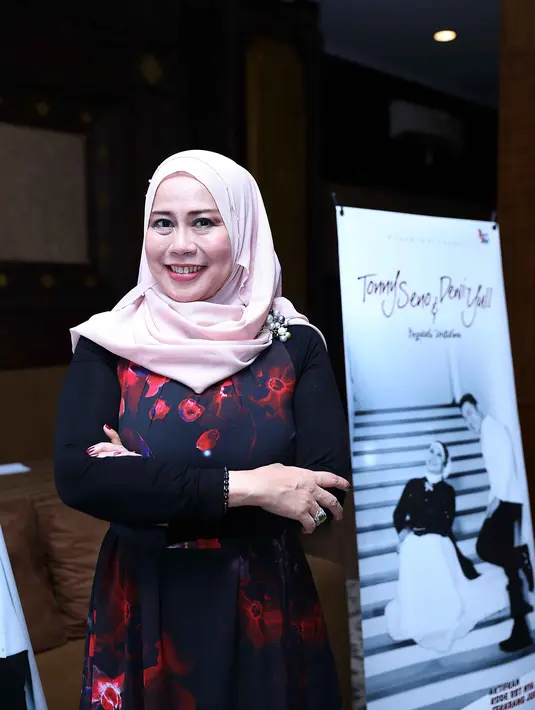 Dewi Yull saat di Soeltan Cafe, kawasan Ampera, Jakarta Selatan, Senin (4/4) mengaku bahwa lagu Segalaku Untukmu merupakan lagu optimis. (Nurwahyunan/Bintang.com)