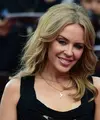 Kylie Minogue, didiagnosis tahun 2005 di usia 36. Penyanyi Australia ini hampir kehilangan kesempatannya sampai ia memutuskan untuk tes kedua kalinya. Dokter baru menemukan benjolan di payudara kirinya. (AFP/Bintang.com)