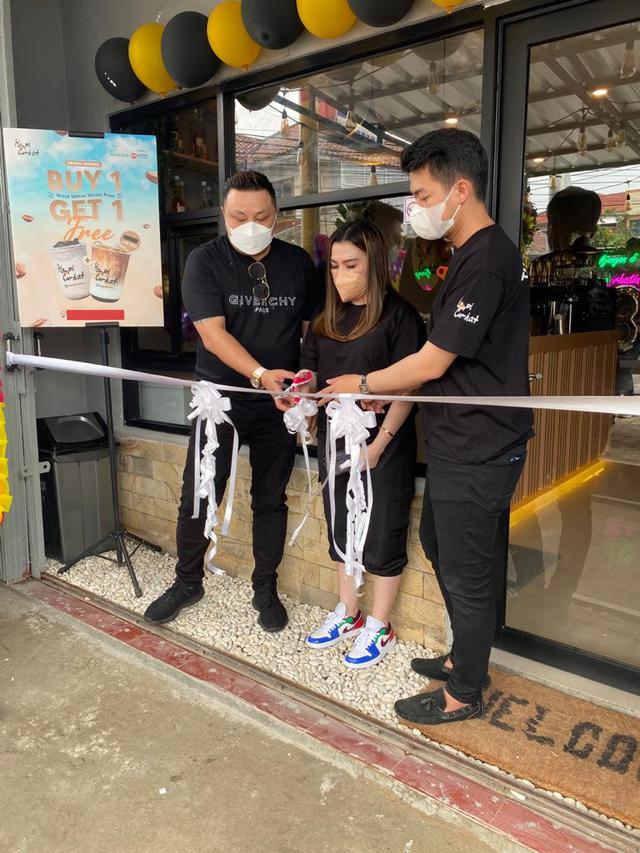 Rere Setyawan dalam pembukaan cabang ketiga Kopi Curhat