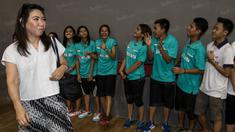 Legenda hidup bulutangkis dunia, Susi Susanti, menghadiri acara peresmian GOR Jaya Raya di Bintaro Jaya, Tanggerang Selatan, Banten, Kamis (19/9/2016). Saran olahraga ini dibangun di atas lahan seluas 1,3 hektar. (Bola.com/Vitalis Yogi Trisna)