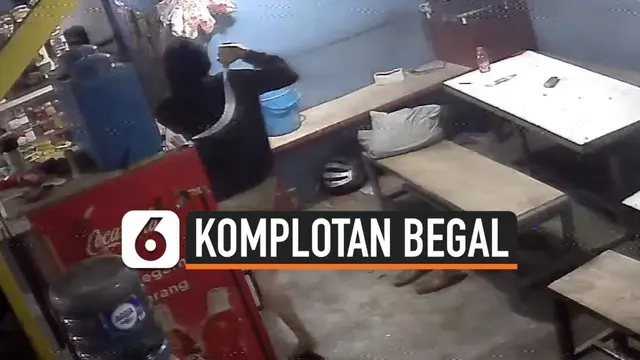 Polrestro Bekasi Kota menggulung kawanan begal yang viral di sosmed saat merampok tempat pencucian mobil. 3 orang begal ditangkap 21 masih buron. 2 pelaku berstatus pelajar SMP dan SMA.