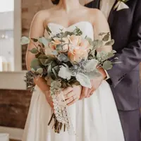 Atur segera pernikahan yang tertunda akibat virus corona. (Foto: Unsplash)